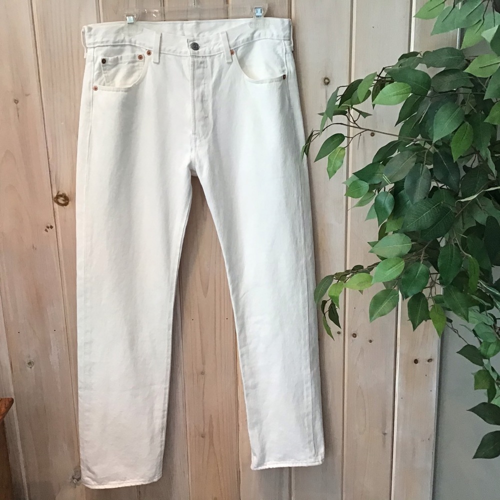 Levi’s high rise mom jeans button fly 501 jeans